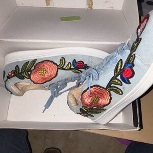 Chase+Chloe Floral Embroidered Women's Sneakers